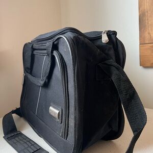 Essentials travel laptop luggage bag gym black
Great shape